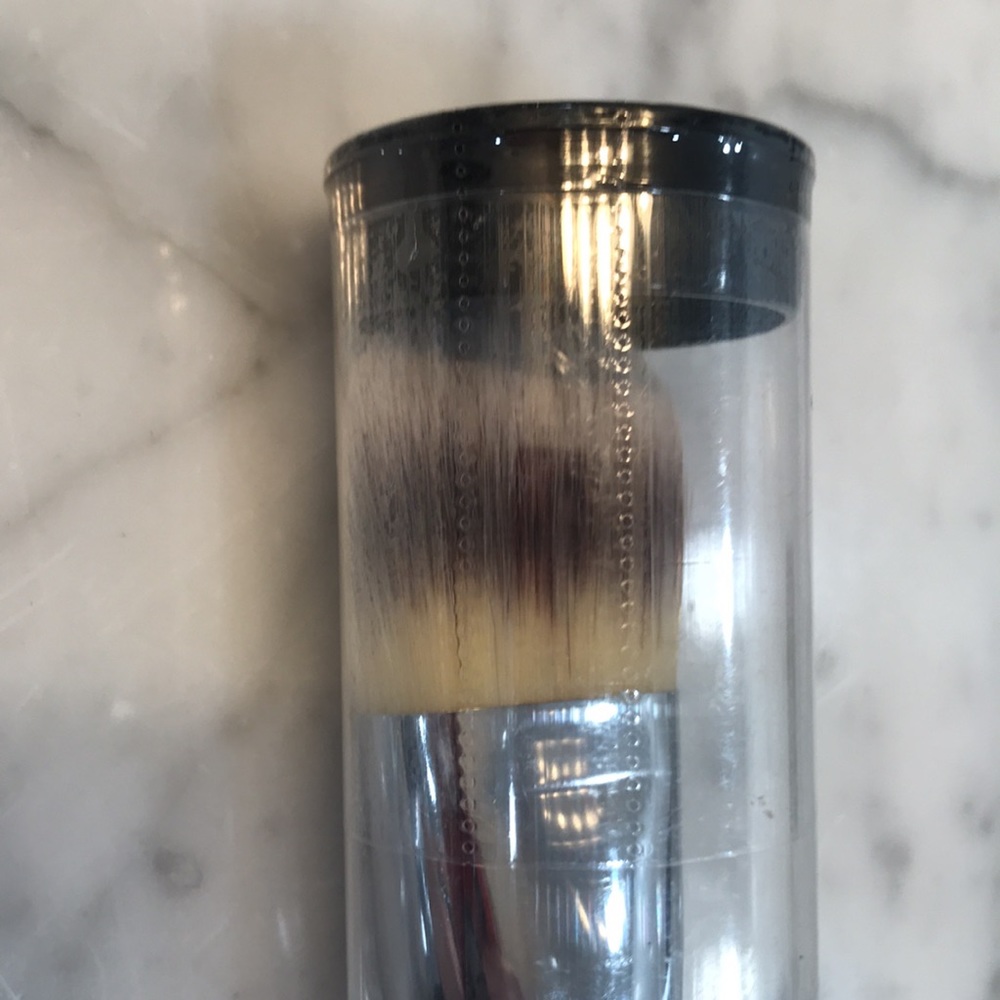 🎉Host Pick🎉 Heavenly LuxePaddle Foundation Brush - Picture 2 of 7